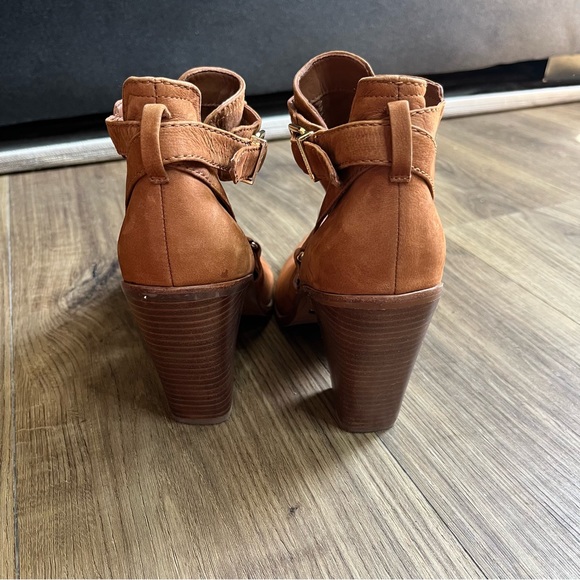 Gianni Bini Booties with Gold Embellishments Ankle Buckle US 9 Cognac Leather - Picture 4 of 9